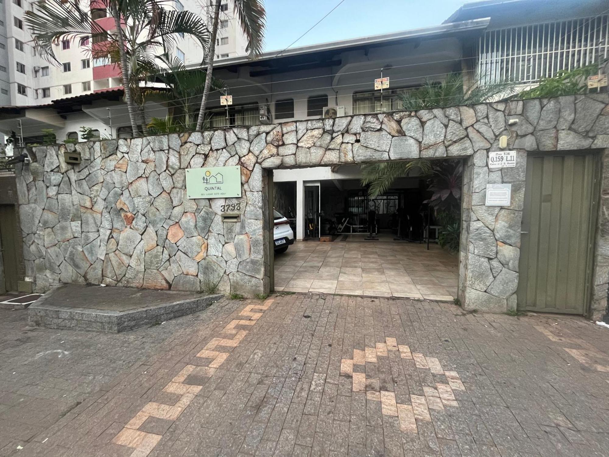 Casa Quintal Bueno! 5 Quartos Com Ar Split E Internet Ultra! Perto Do Melhor De Goiania! Marista Parques Areiao E Vaca Brava Hospital Premium Mater Dei Blue Fit Perdomo Goiania Shopping! Exteriör bild